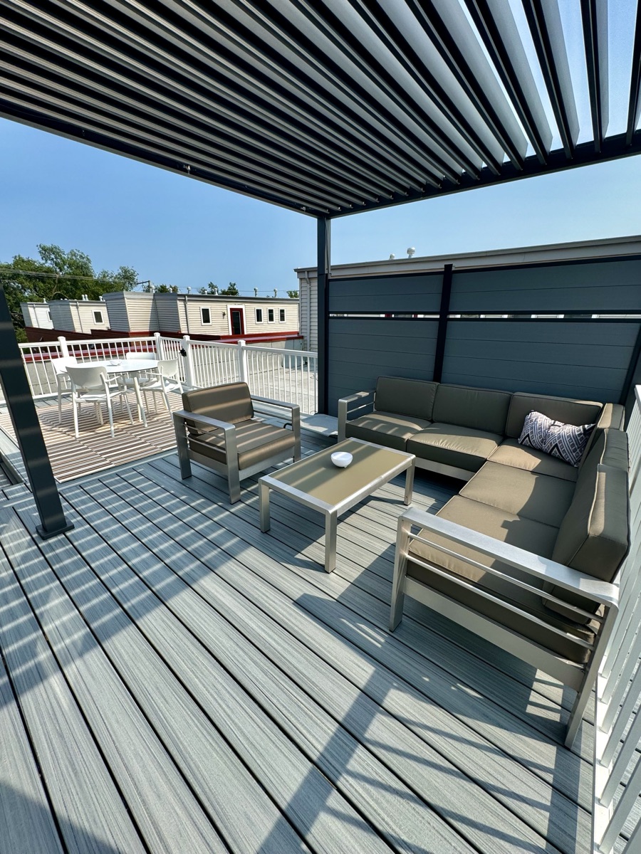 Compact Deck with Aluminum Louvered Pergola — 5 of 6